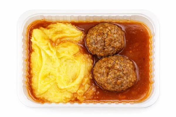 Тефтели с рисом с картофельным пюре и томатным соусом